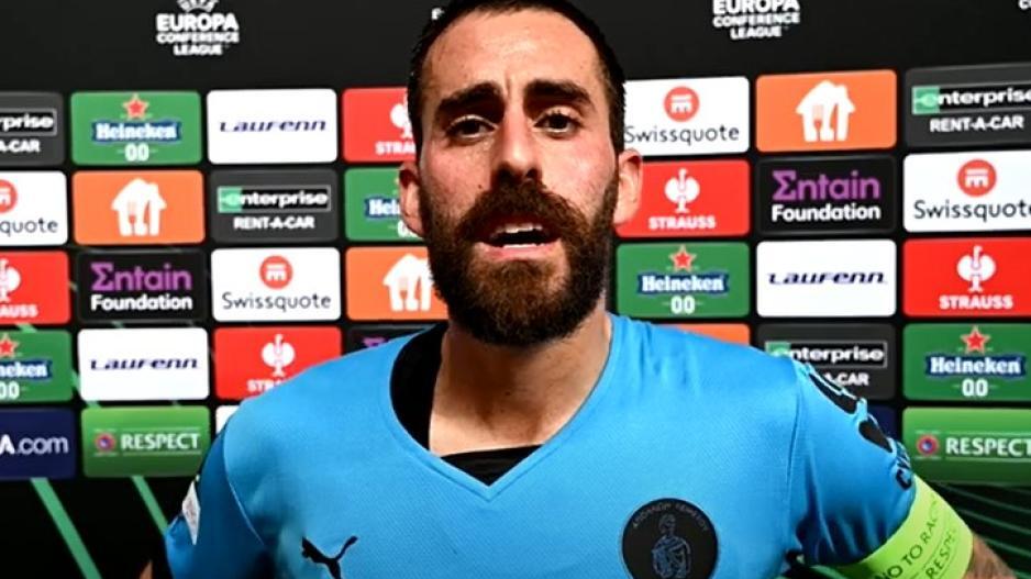 «Να φτιάξουμε την εικόνα μας, γιατί αυτός δεν είναι Απόλλωνας...» thumb