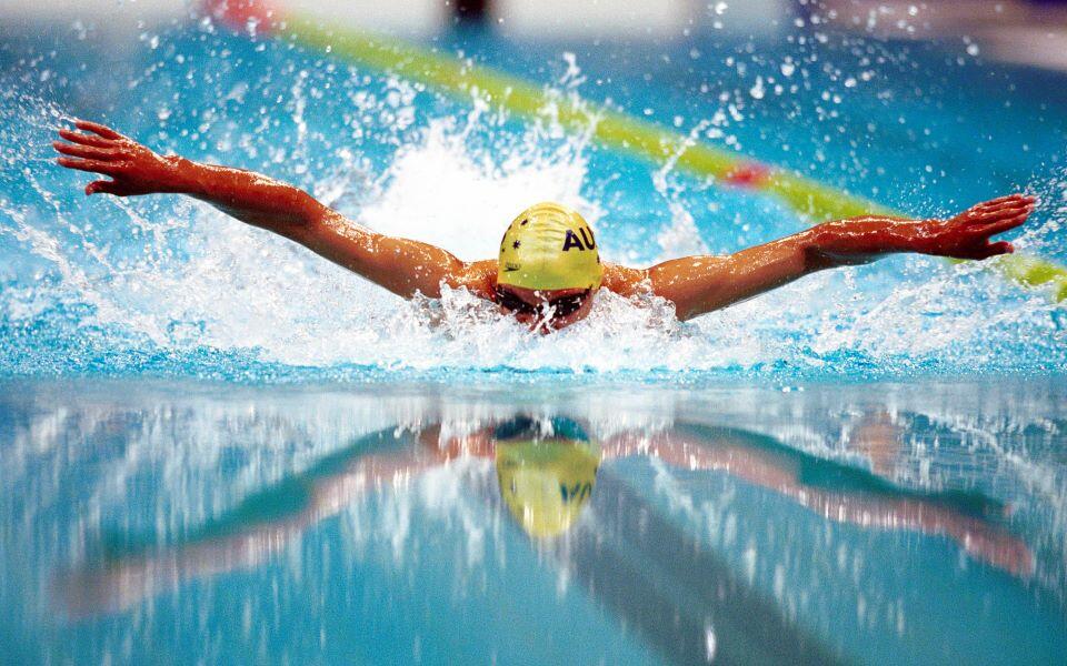 Κολυμβήτρια πάτησε Ρωσική σημαία και προκάλεσε αντιδράσεις thumb