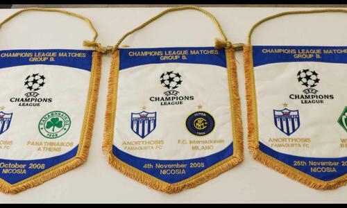 Σε δημοπρασία τα λάβαρα του Champions League thumb