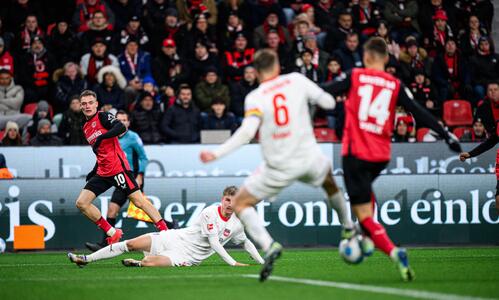 Bundesliga: «Ξύπνησε» και πέτυχε πέντε γκολ η Λεβερκούζεν thumb