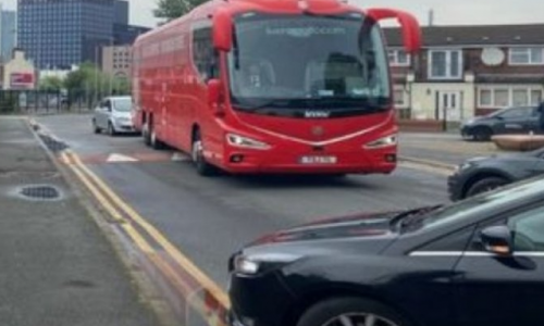 Ο αντιπερισπασμός που έκανε η Λίβερπουλ, για να φτάσει στο «Ολντ Τράφορντ» (pics & vids) thumb