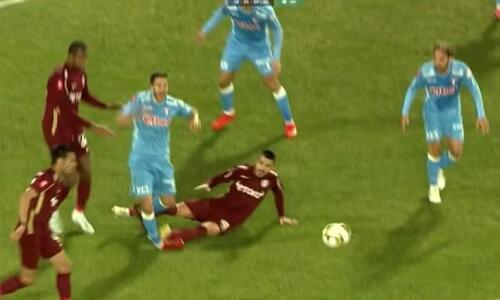 Σκληρό μαρκάρισμα και αποβολή μέσω on-field για Μάγκλιτσα! (ΒΙΝΤΕΟ) thumb