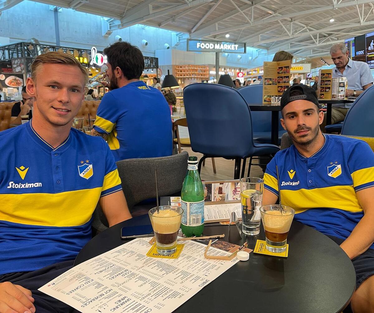Φωτογραφίες από την αναχώρηση της γαλαζοκίτρινης αποστολής thumb