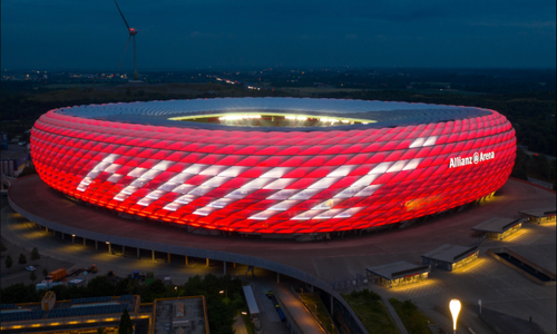 Τρέλα για Μανέ: Η Μπάγερν φώτισε την Allianz Arena με το όνομά του! thumb
