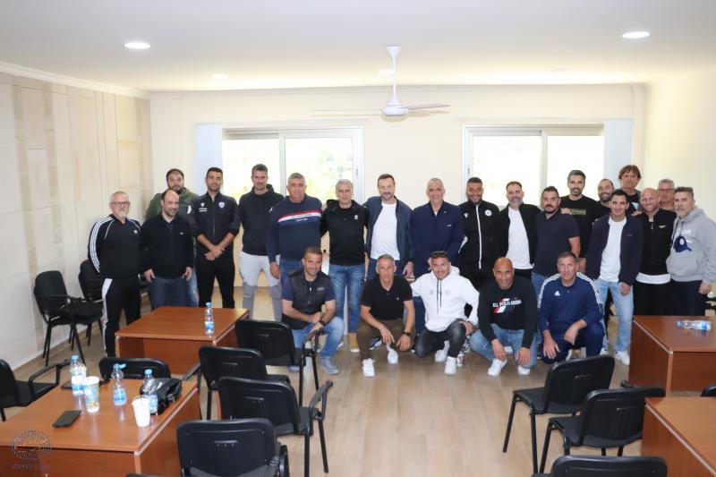 Συνάντηση Μάντζιου με τεχνικούς διευθυντές Ακαδημιών Λάρνακας thumb
