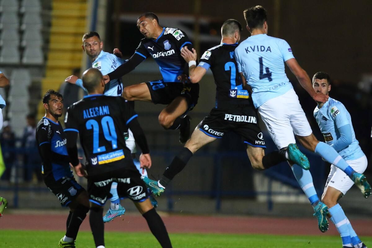 Χαλάει ό, τι έχτισε thumb