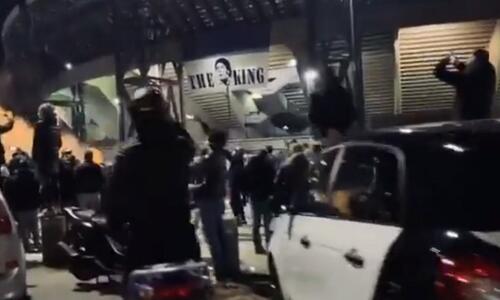 Μαραντόνα: «Ολονυχτία» στο Σαν Πάολο από τους Ναπολιτάνους (vid) thumb