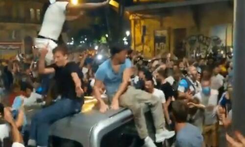 Χαμός στους δρόμους της Μασσαλίας! (video) thumb
