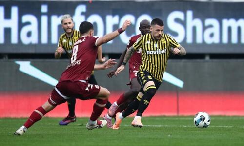 Super League: Έσπασε τα δοκάρια ο Asteras AKTOR, άντεξε ο Άρης των δέκα παικτών thumb