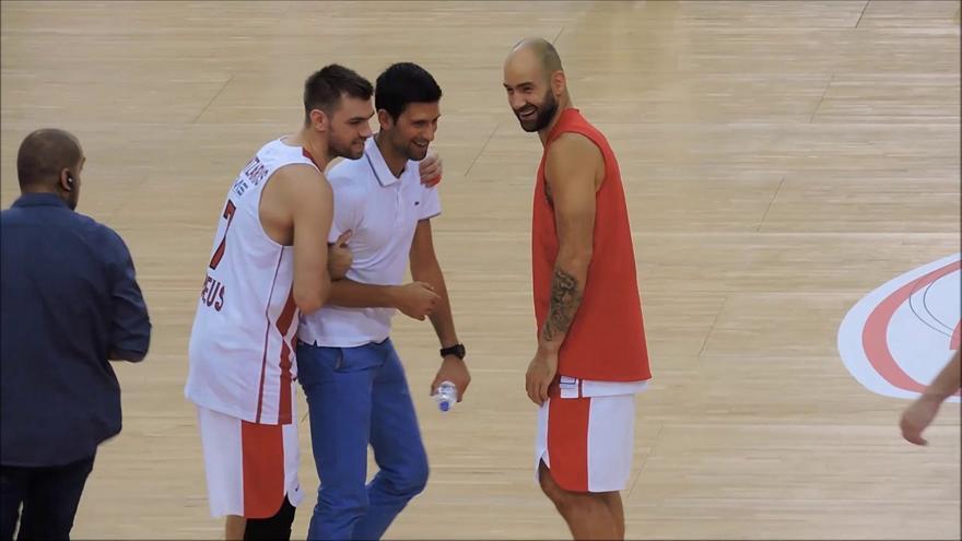 Ο Τζόκοβιτς υποκλίθηκε στον Σπανούλη thumb
