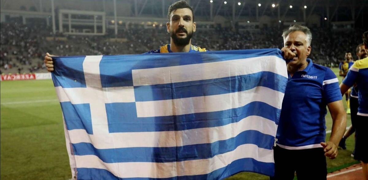 Ο Μερκής παρέα με όλες τις φανέλες που φόρεσε στην καριέρα του! (ΦΩΤΟ) thumb