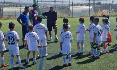 Επίσκεψη-έκπληξη του Μερκή στις ακαδημίες Σπόλιαριτς (pics) thumb