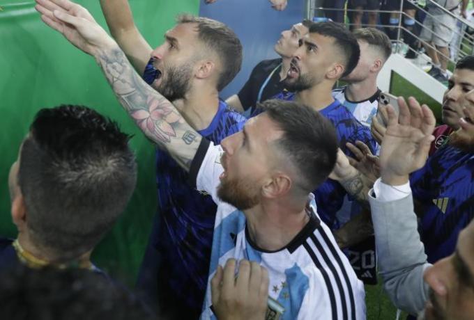 Έξαλλος ο Μέσι: «Χτυπούσαν κόσμο»! thumb