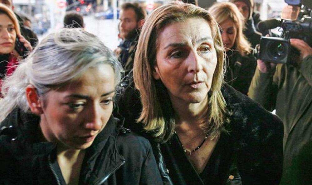 Ξέσπασε στη δίκη και χειροκροτήθηκε η μητέρα του Άλκη Καμπανού thumb