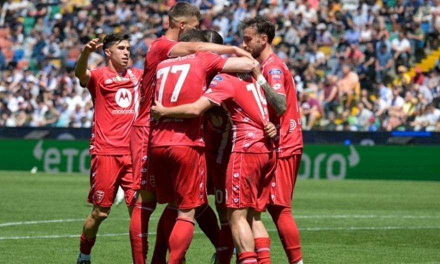 Η οικογένεια Μπερλουσκόνι πούλησε τη Μόντσα σε αμερικανική επενδυτική εταιρεία thumb