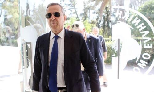 Ζητούν απαγόρευση παραγόντων στα αποδυτήρια  thumb