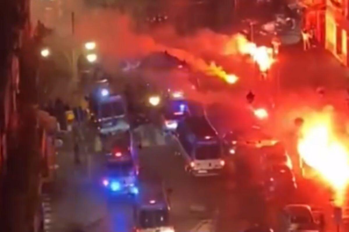 Σκηνές χάους στη Νάπολη: Επεισόδια, τραυματίες και συλλήψεις (Βίντεο) thumb