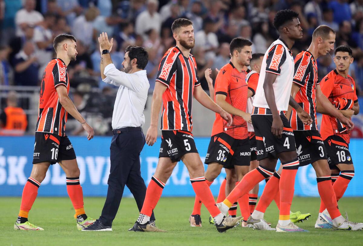 Από τα λόγια στις πράξεις: Μόνο έτσι θα έρθει η ανατροπή thumb