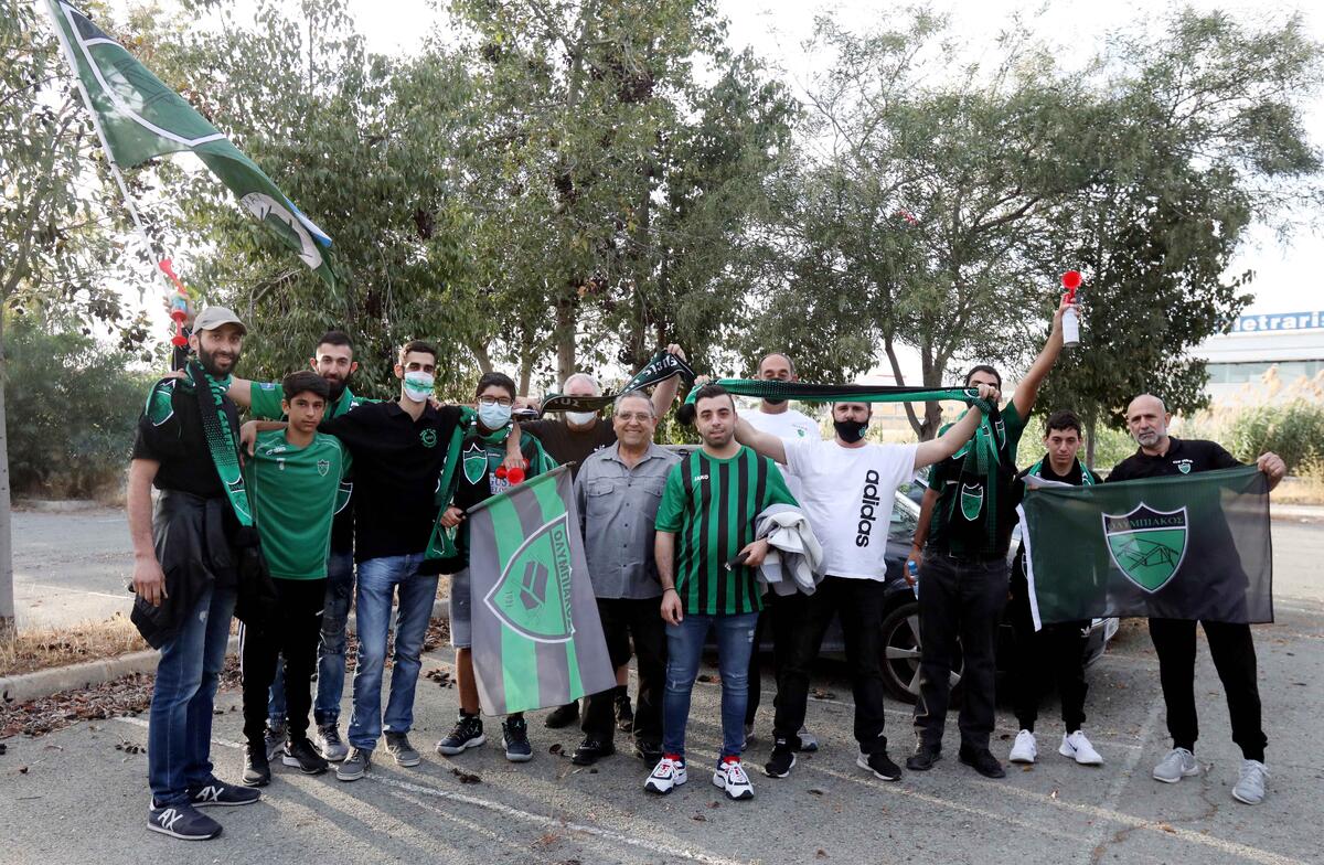 Πλάνα Sportime: Στο γήπεδο με πορεία οι φίλοι του Ολυμπιακού (video) thumb