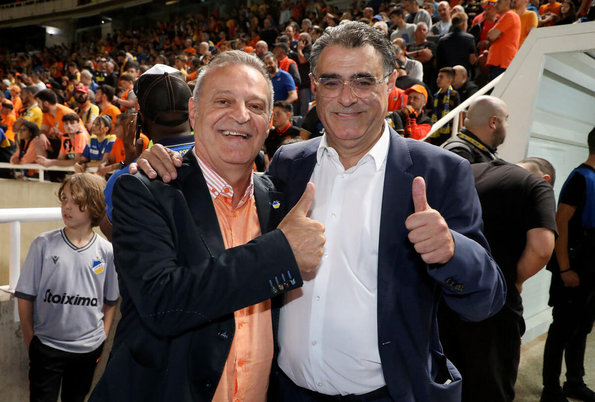 Στο ακουστικό η διοίκηση Πετρίδη… thumb