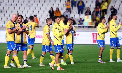 Να αποφύγει τα κενά διαστήματα στο «αιώνιο» thumb