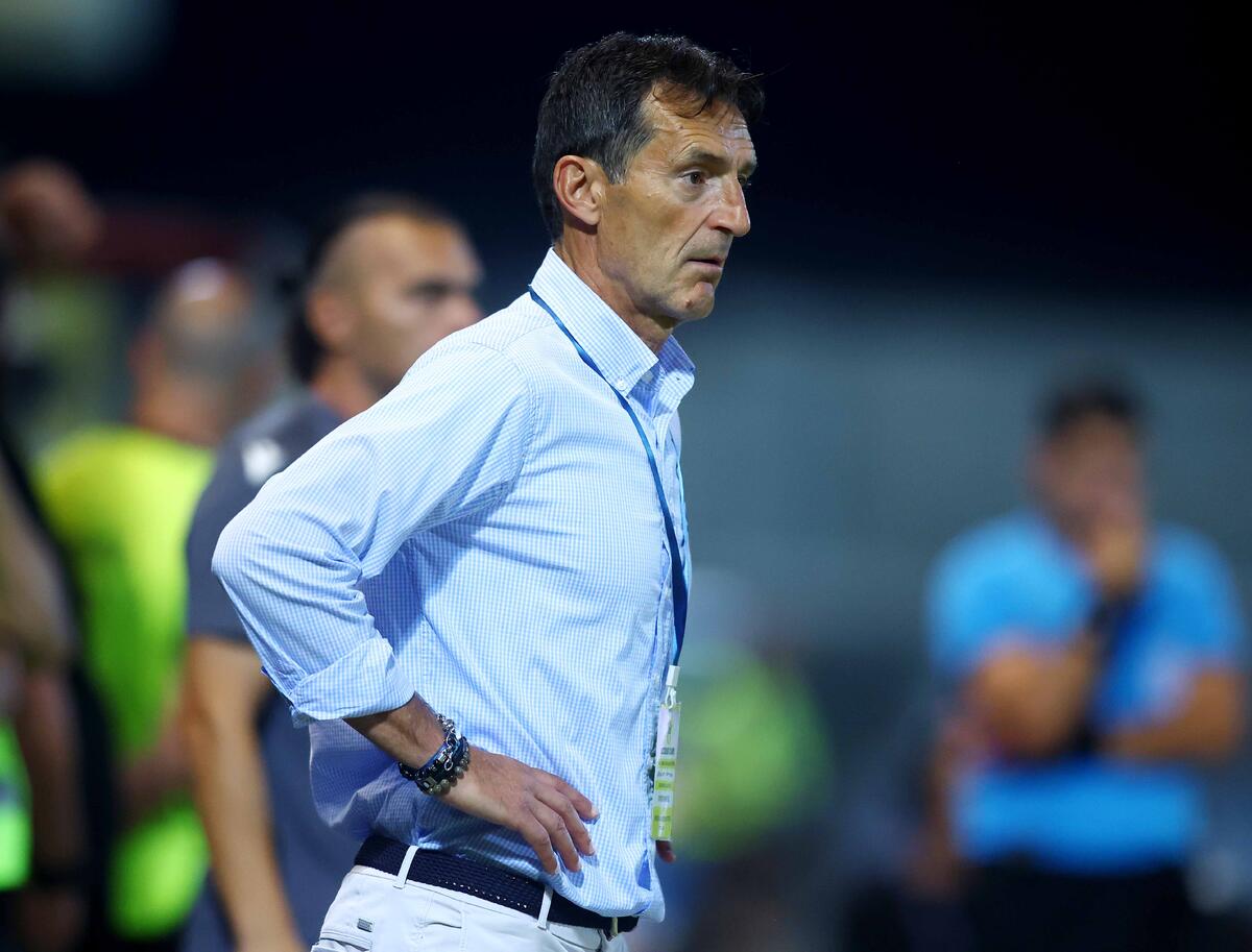 Γιανέφσκι: «Προτιμώ να χάσω ένα ματς με 4-0 παρα 4 με 1-0»  thumb