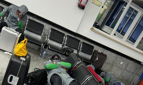 Τέλος η «Οδύσσεια» για την Εθνική Νιγηρίας μετά από 20 ώρες στο αεροδρόμιο! thumb