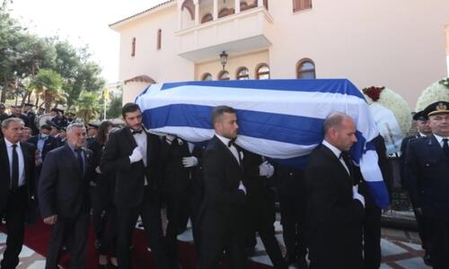 Πλήθος κόσμου στο αντίο του σπουδαίου Ολυμπιονίκη thumb