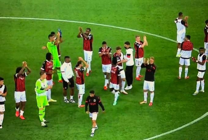Οι παίκτες της Νις... χειροκρότησαν τον κόσμο τους! thumb