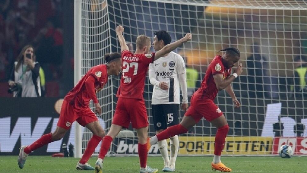 Ο Ενκουνκού έστεψε ξανά κυπελλούχο τη Λειψία! thumb