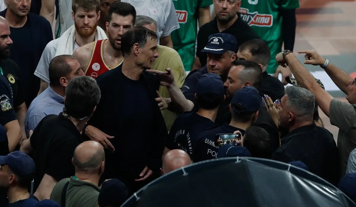ΒΙΝΤΕΟ: Καταγγελία του Ολυμπιακού κατά της ΚΑΕ Παναθηναϊκός για διπλή επίθεση στον Μπαρτζώκα thumb