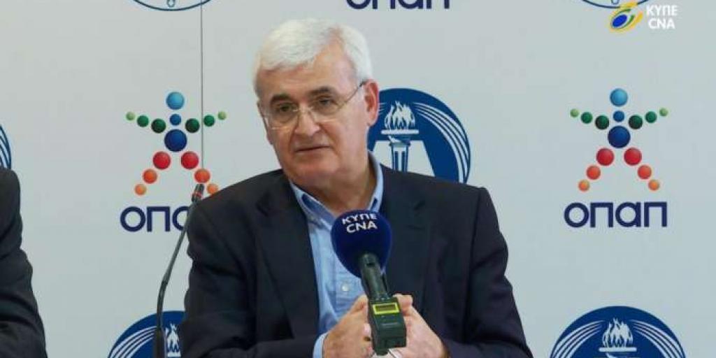 Ξεκαθαρίζει και απολογείται ο Παπαχαραλάμπους  thumb
