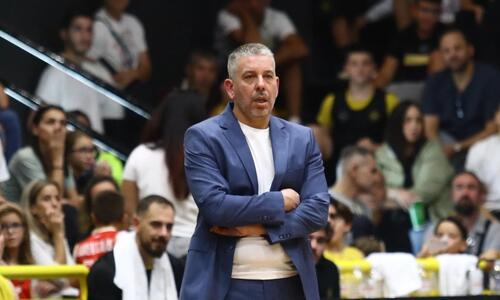 Αιχμές από το Μαρούσι: «Νιώθουμε σαν κάποιος να θέλει να κάνει επάνω μας επίδειξη δύναμης» (video) thumb