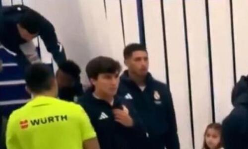 Παρηγορούσε τον Βινίσιους μετά το γιουχαρίσμα των οπαδών ο Εμπαπέ thumb