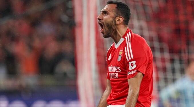 A Bola: «O Παυλίδης πετάει στην Μπενφίκα» thumb