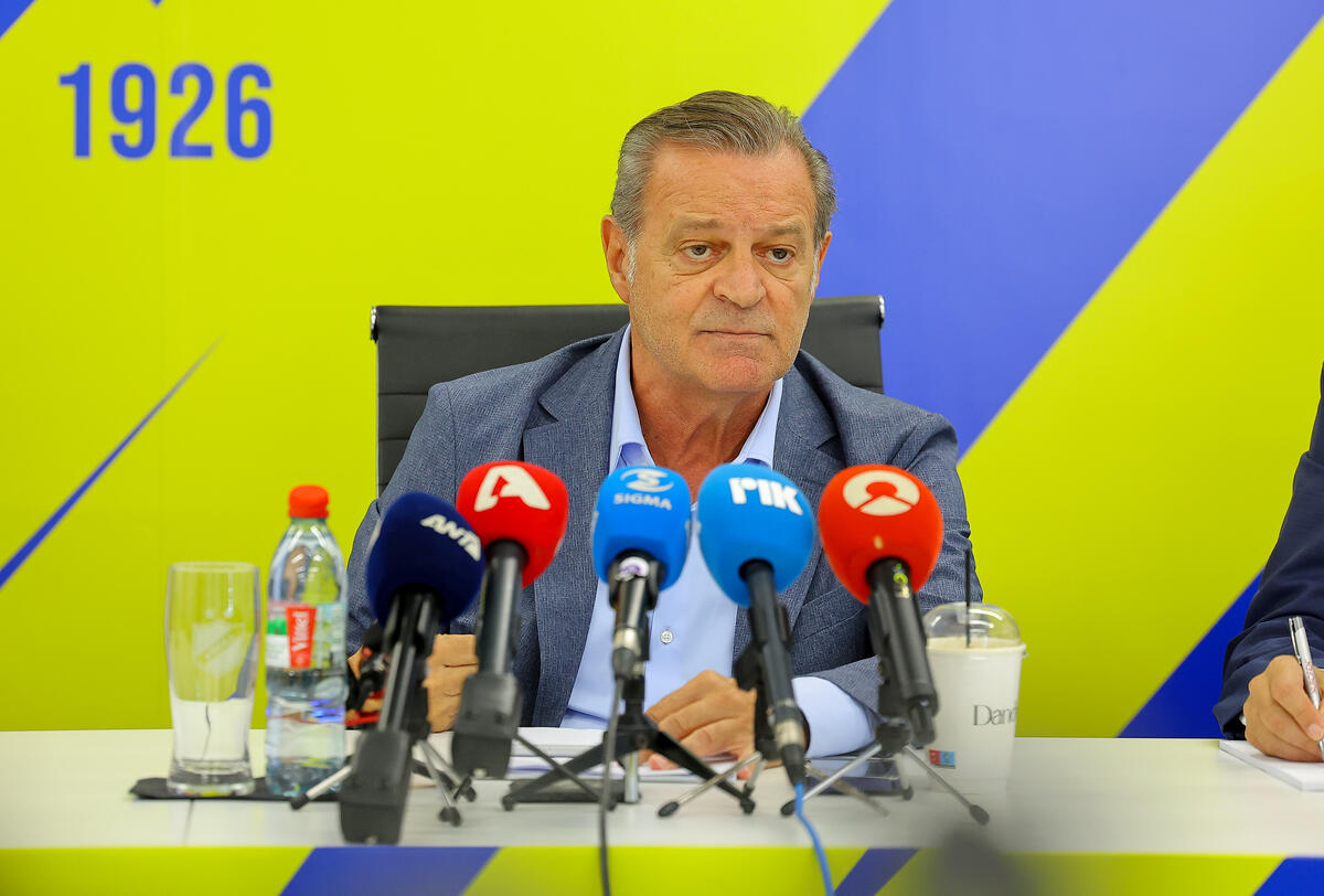 Εμπάργκο από FIFA σε ΑΠΟΕΛ και Ακρίτα Χλώρακας thumb