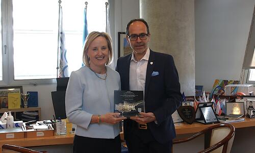 Η πρέσβειρα των Η.Π.Α. Julie S.Davis, στο Ολυμπιακό Μέγαρο thumb