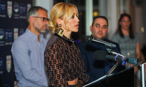 Ισχυρό μήνυμα ισότητας έστειλε η Καρολίνα Πελενδρίτου thumb