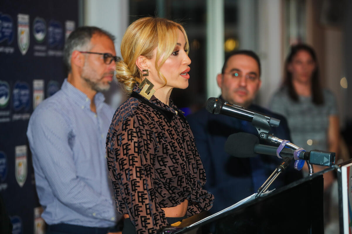 Ισχυρό μήνυμα ισότητας έστειλε η Καρολίνα Πελενδρίτου thumb