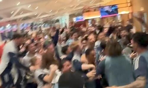 Έτσι ξέσπασαν οι παίκτες της Άρσεναλ μόλις πήραν τον τίτλο! (vid) thumb