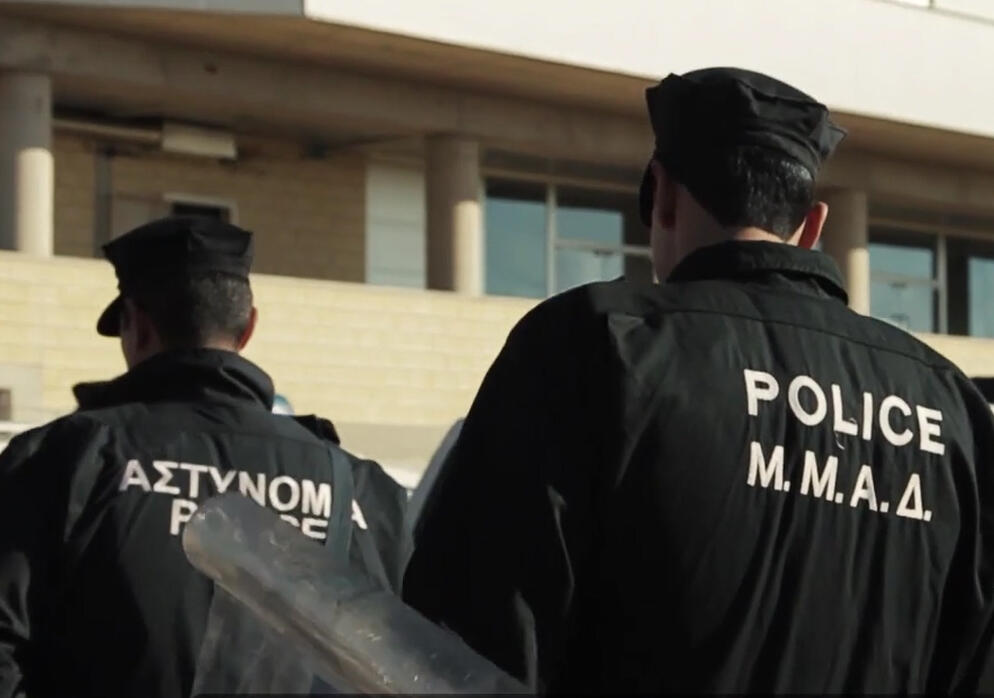 Ομόνοια - ΑΕΚ Αθηνών: Συνελήφθη πρώην διαιτητής γιατί είχε σακίδιο με πυρσούς και καπνογόνα thumb