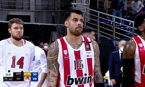 Διεκόπη στο 19’ το Άρης-Ολυμπιακός για τον Άλκη: Βούρκωσε ο Πρίντεζης thumb