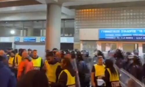 ΒΙΝΤΕΟ: Η Αστυνομία σταμάτησε οπαδούς πριν μπουν στα αποδυτήρια thumb