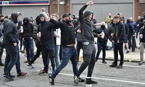 Νέβιλ: «Όλοι οι οπαδοί να ενωθούν πίσω από αυτό που έκαναν εκείνοι της Γιουνάιτεντ» thumb