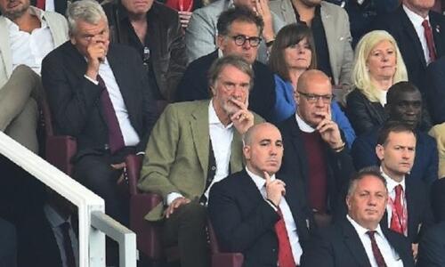 Χαμός στην Γιουνάιτεντ: Στο «Βίλα Παρκ» ο Ράτκλιφ, «παίζει το κεφάλι του» ο τεν Χαχ thumb