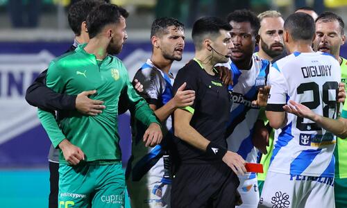 Καταγγελίες διαιτητών στην Αστυνομία μετά το ΑΕΚ-Απόλλων! thumb