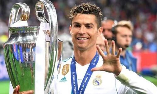Τιμή στον κορυφαίο: Η UEFA βραβεύει τον Κριστιάνο thumb