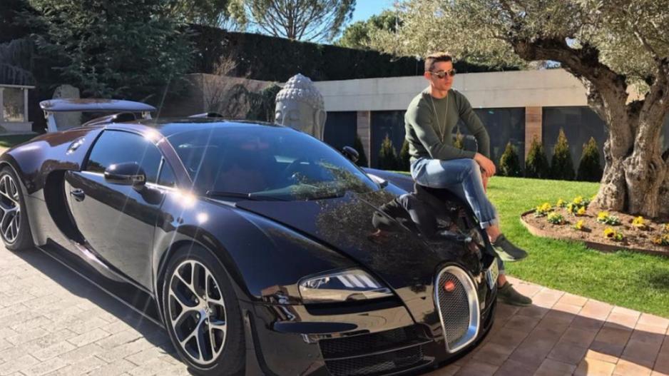 Υπάλληλος τράκαρε την Bugatti του Ρονάλντο αξίας 2 εκατ. ευρώ (pics) thumb