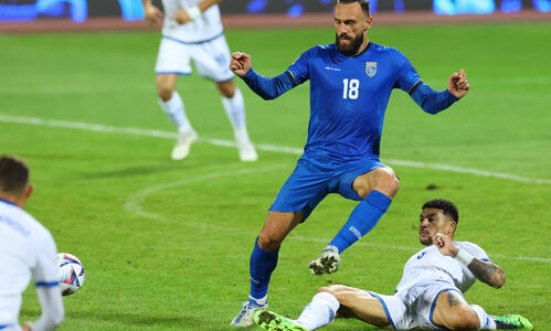 Εισβολή οπαδού στον αγώνα Κόσοβο-Κύπρος! thumb
