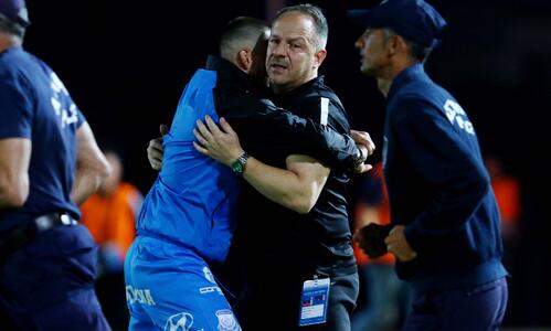 Προσγειώνει τους παίκτες του… thumb